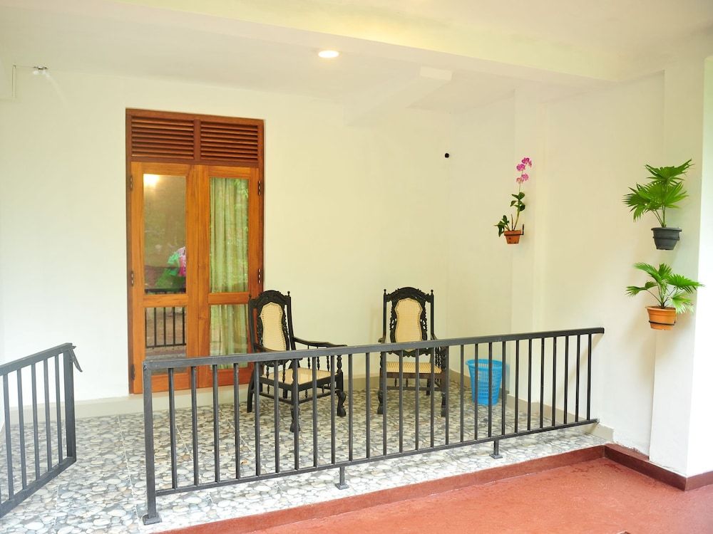 Resort Beam Family Room (Jungle View) 5