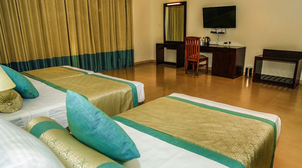 Oak Ray Heritage Hotel Deluxe Triple Room 2