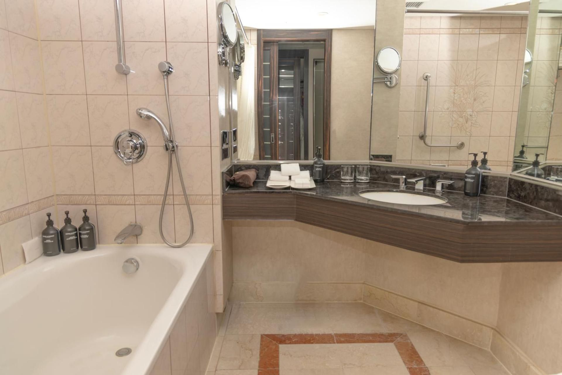 undefined Lotte Hotel Busan 6