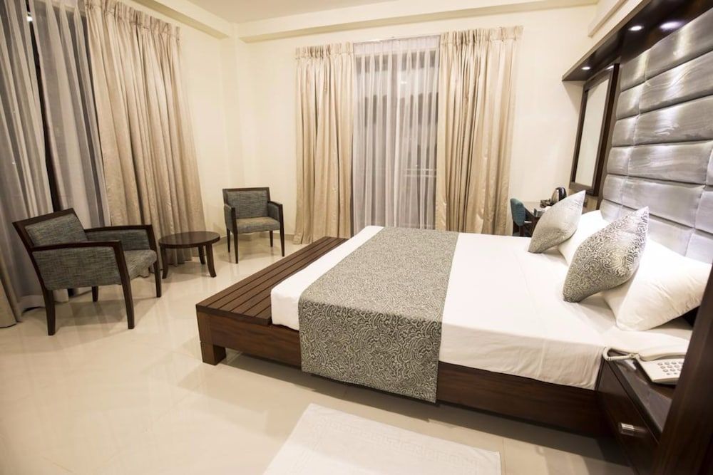 Grand 7 Hotel Kesbewa Family Room 4