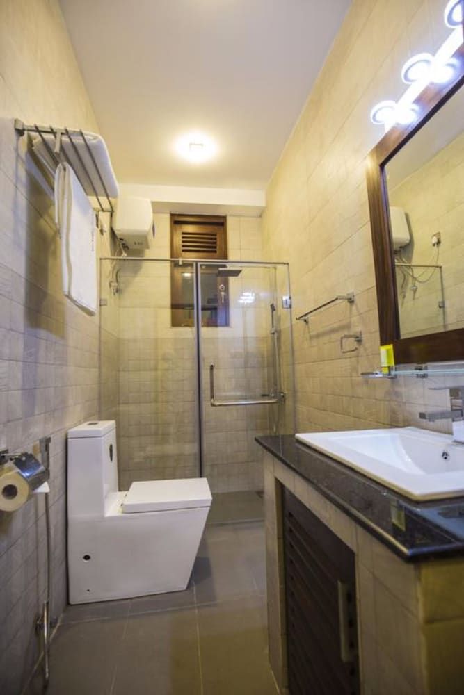 Grand 7 Hotel Kesbewa Family Room 6