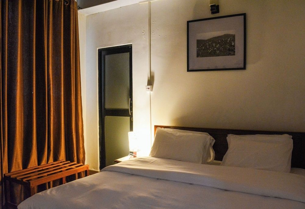 undefined Mount Lake Inn 3