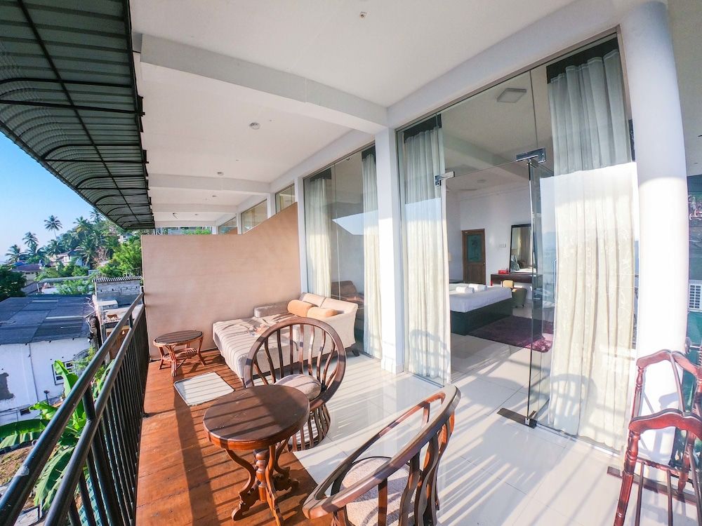 Romance Hills Hotel King Room 12