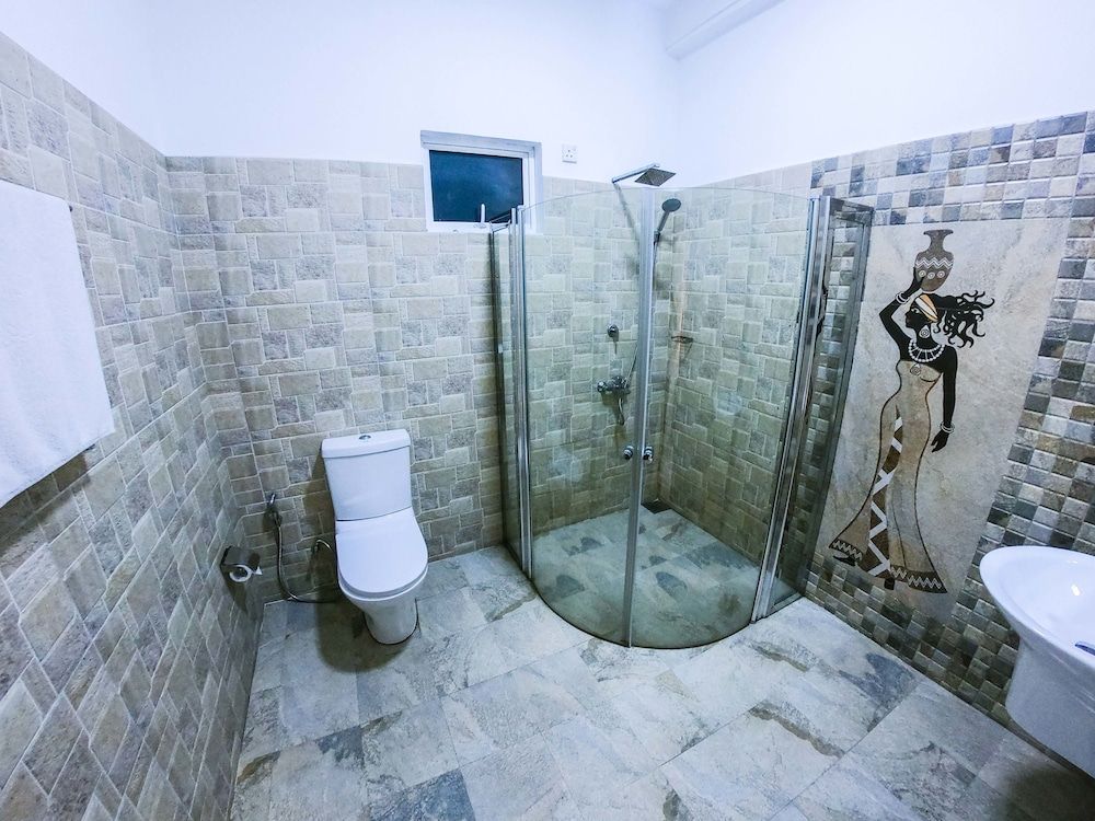 Romance Hills Hotel King Room 16