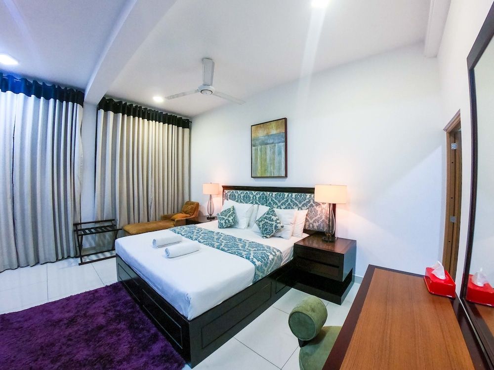 Romance Hills Hotel King Room 8