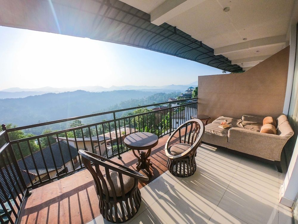 Romance Hills Hotel King Room 13