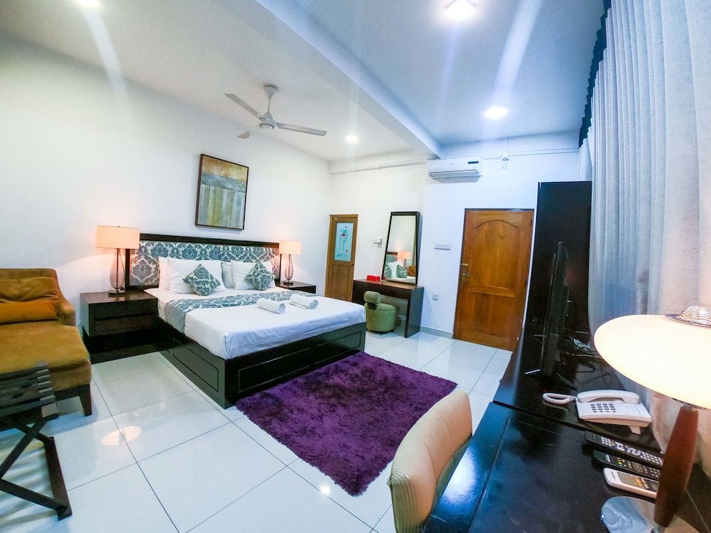 Romance Hills Hotel King Room 5