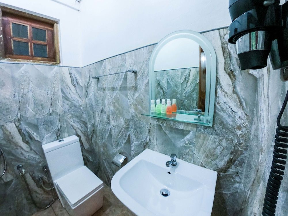 Romance Hills Hotel Deluxe Room 01 14