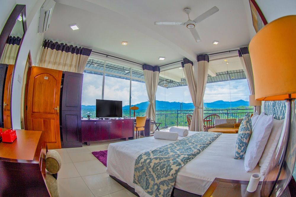 Romance Hills Hotel King Room 10