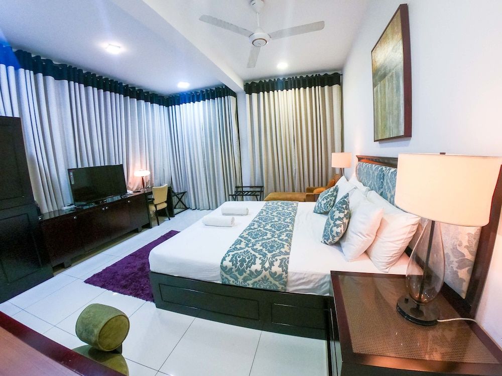 Romance Hills Hotel King Room 3