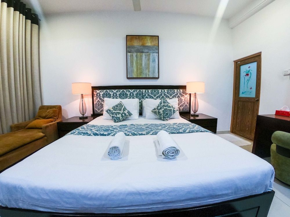 Romance Hills Hotel King Room 2