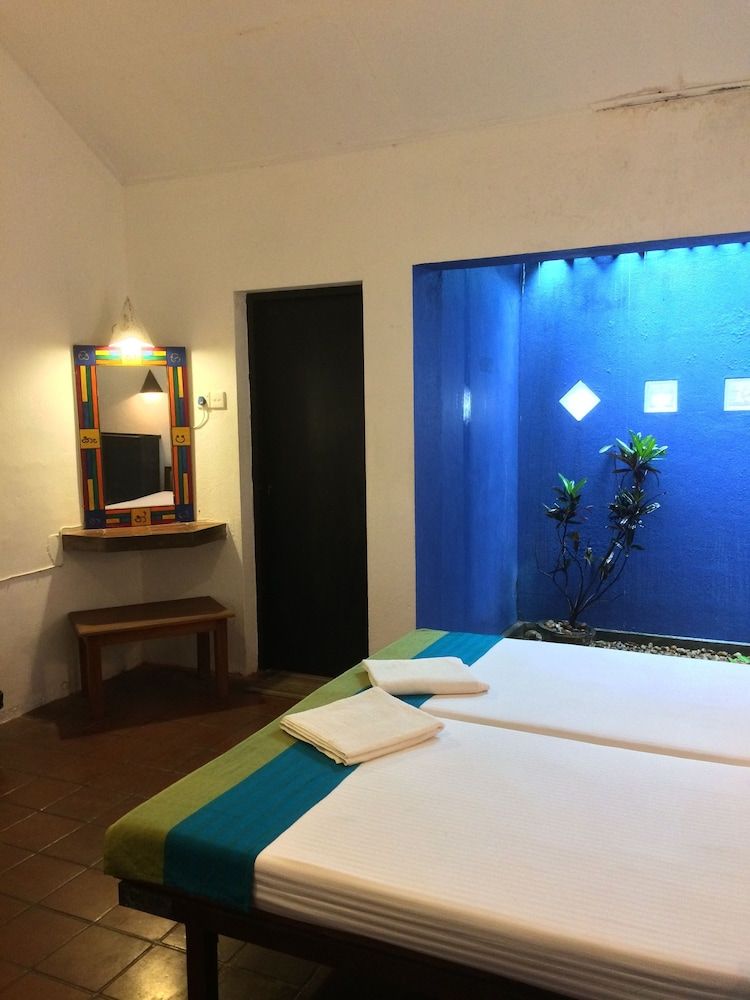 Turtles Rest and Curry Bowl Standard Double Room, with Fan 3