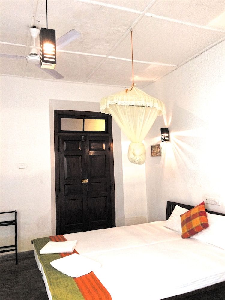 Turtles Rest and Curry Bowl Standard Double Room, with Fan 4