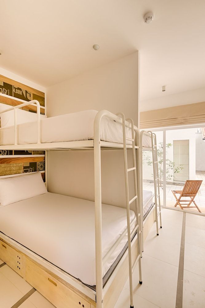 Shared Dormitory, Women only