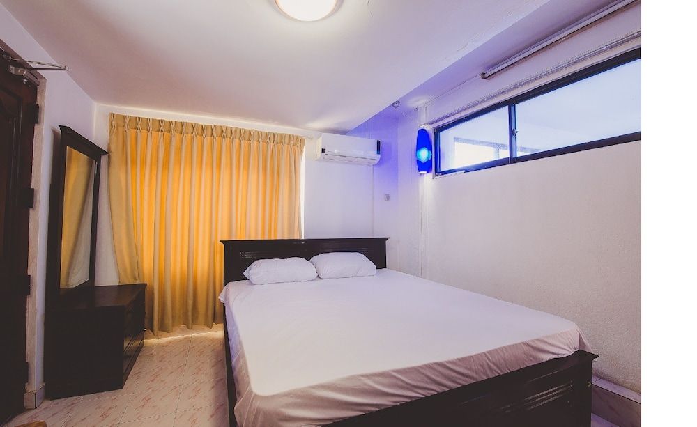 undefined Marina Bay Apartments 2