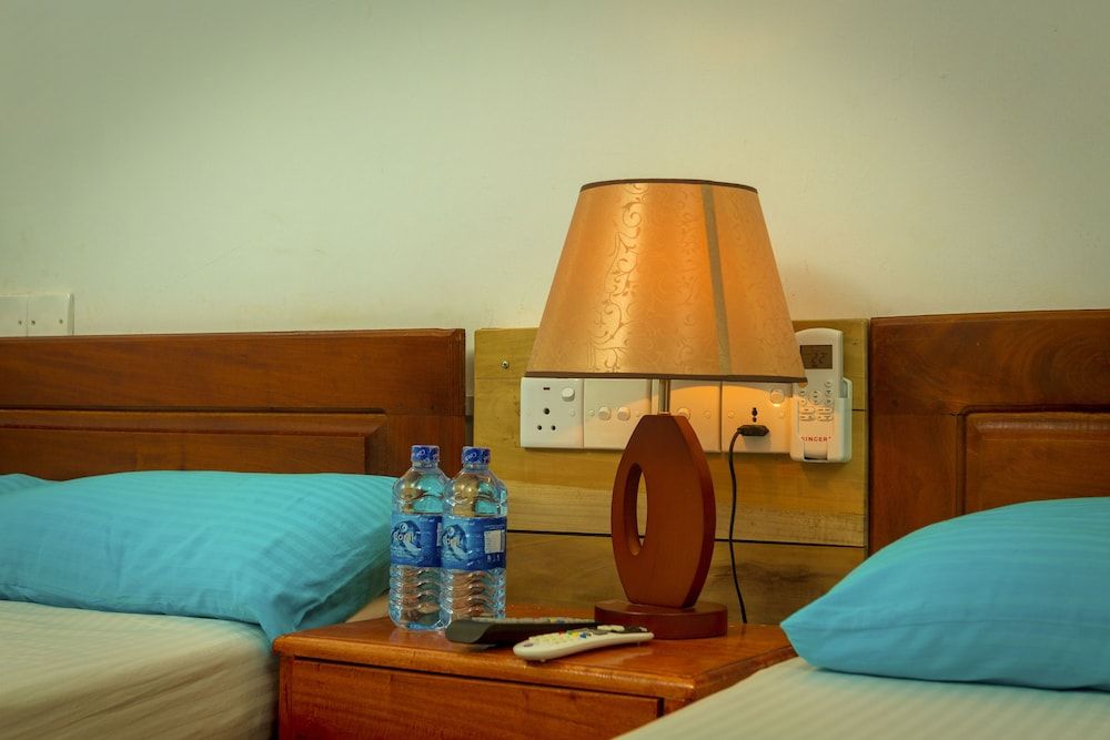 Dayanithi Guest House Deluxe Double Room