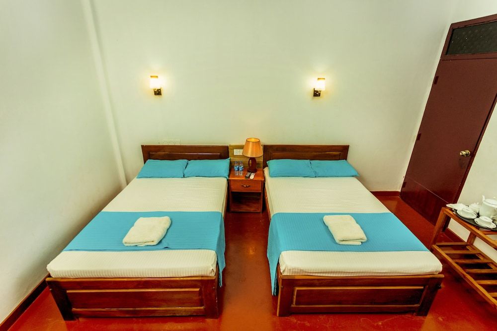 Dayanithi Guest House Deluxe Double Room 2