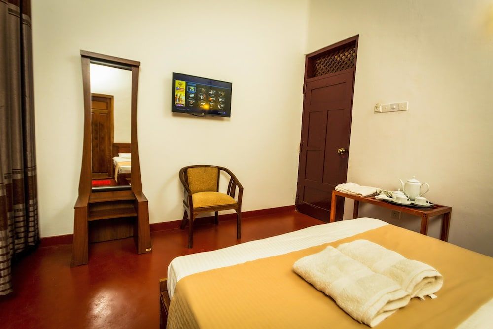 Dayanithi Guest House Deluxe Double Room, 1 Bedroom 4