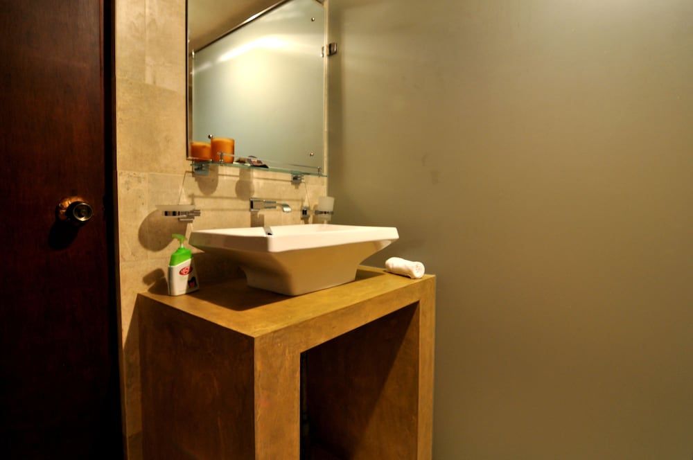 Villa LV29 Deluxe Room, 1 King Bed, Smoking, City View 8