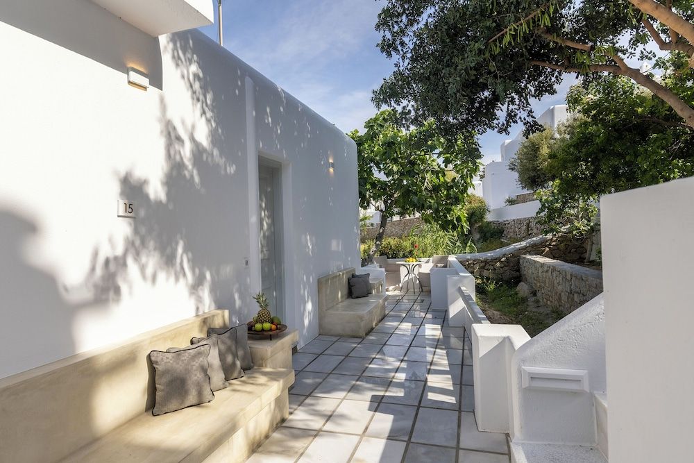 undefined Hotel Petinos 10