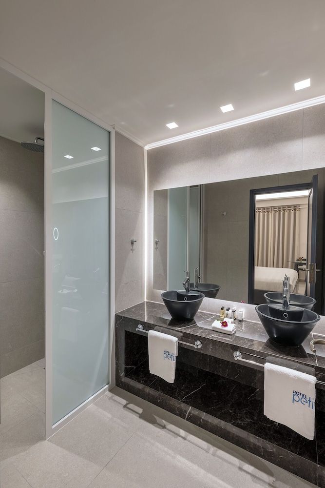 Hotel Petinos Standard Double Room (Adjacent Building) 7