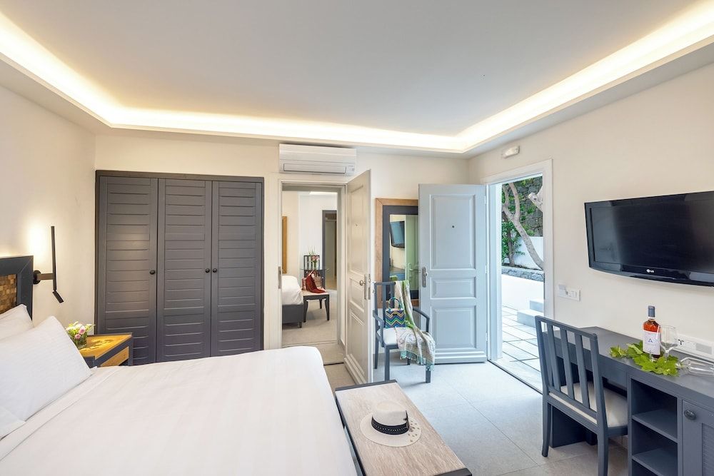 undefined Hotel Petinos 4