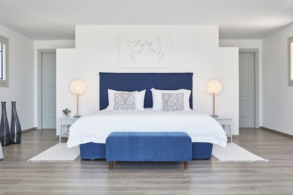 Suite (Pool Experience)
