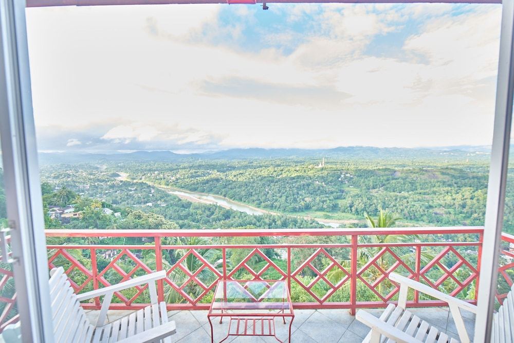 Redhill Kandy Deluxe Twin Room, 2 Queen Beds, Mountain View, Mountainside 9