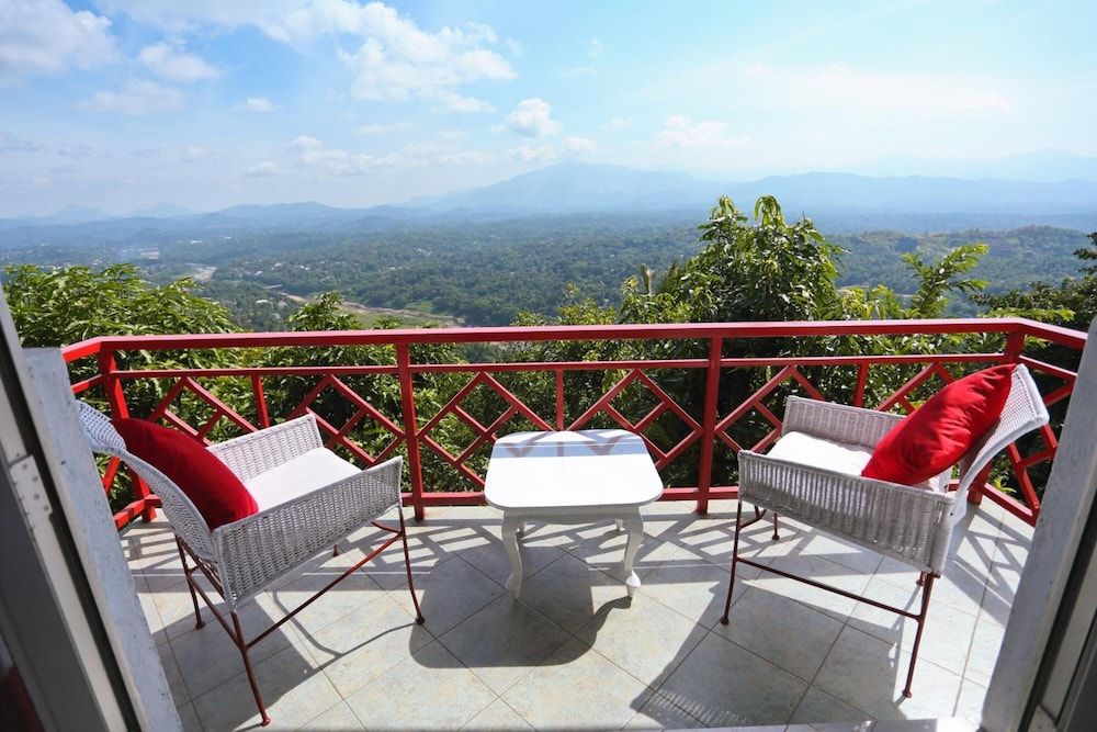 Redhill Kandy Deluxe Twin Room, 2 Queen Beds, Mountain View, Mountainside 7