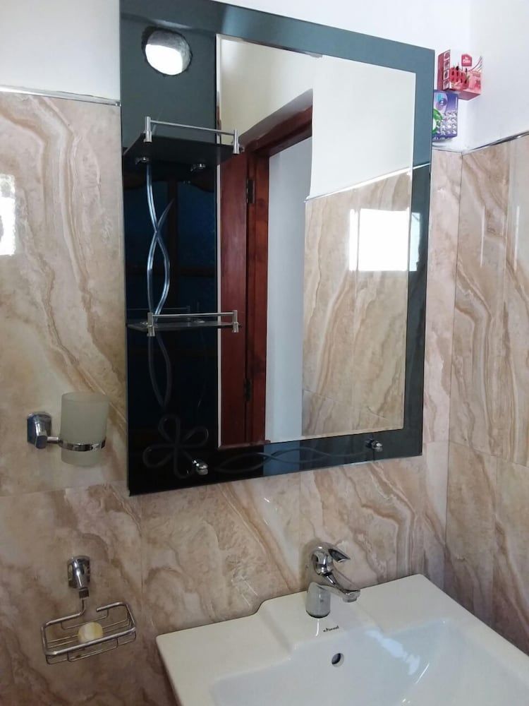 Heavens Door Guest Inn Superior Double Room (AC) 5