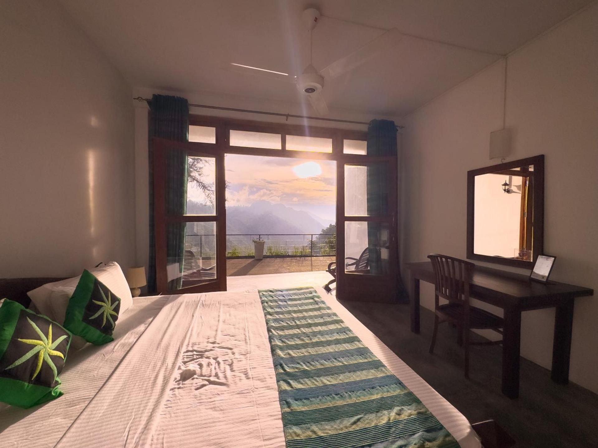 King Room with Mountain View