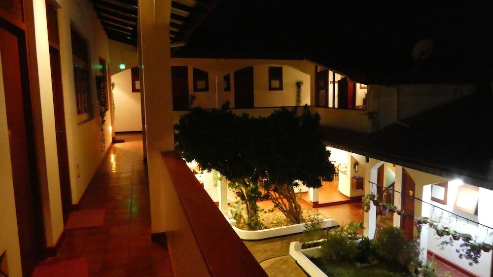 undefined Hotel Hemadan 4