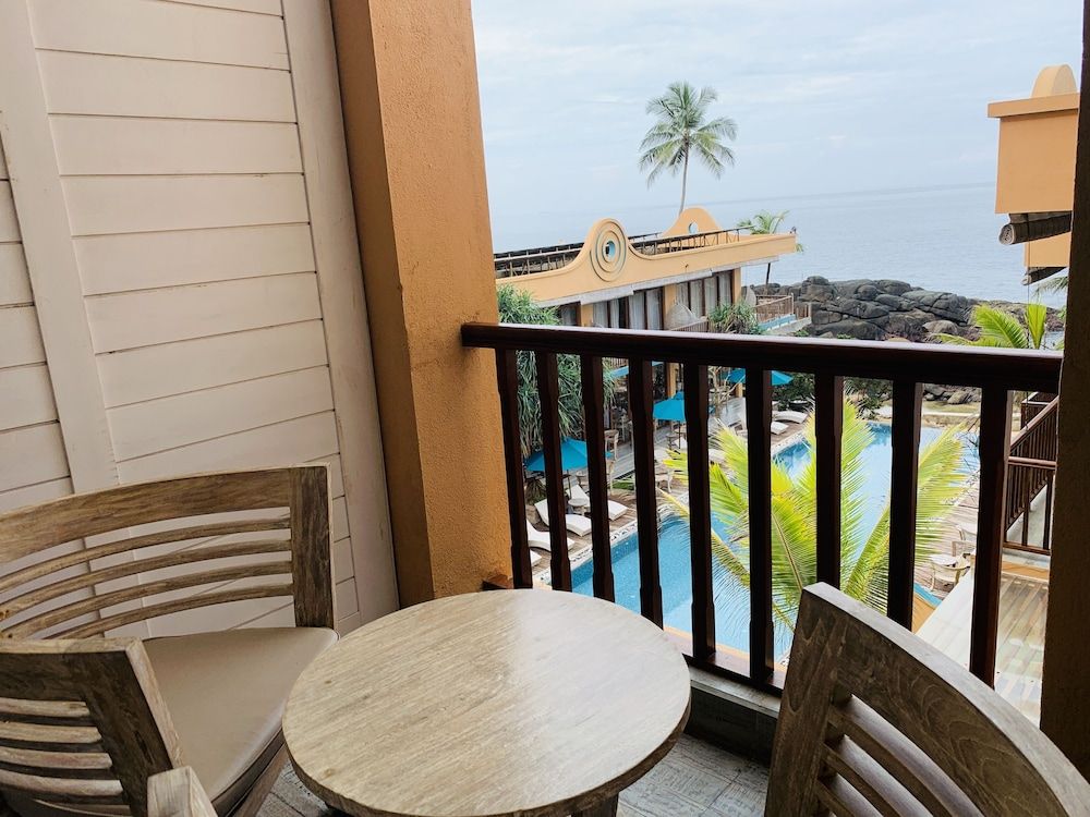 Thaproban Pavilion Waves Unawatuna Queen Room 4