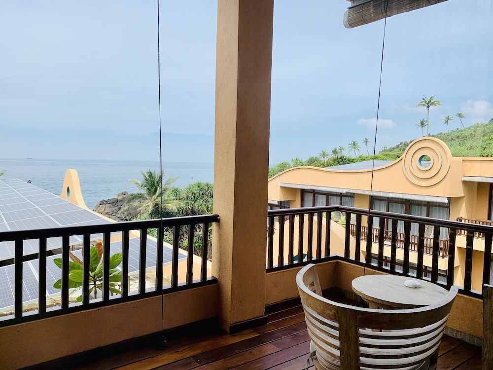 Thaproban Pavilion Waves Unawatuna Premium Suite, 1 King Bed, Accessible, Ocean View