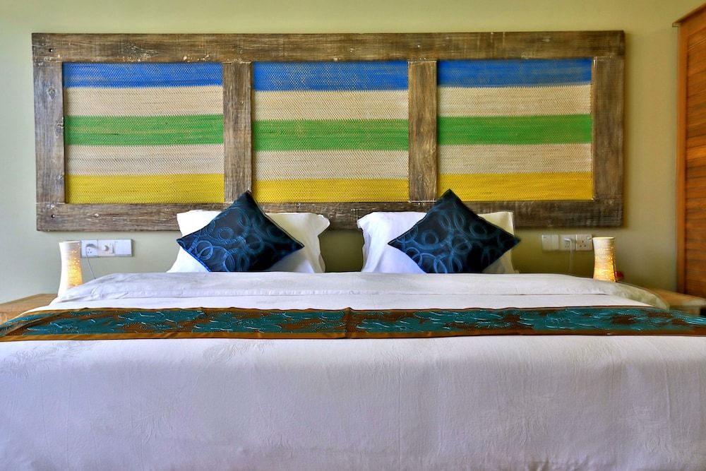 Thaproban Pavilion Waves Unawatuna Queen Room 3