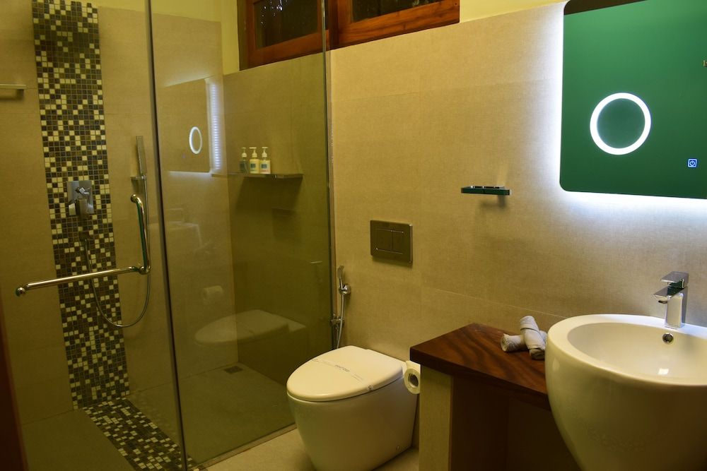 Thaproban Pavilion Waves Unawatuna King Room With Sea View 6