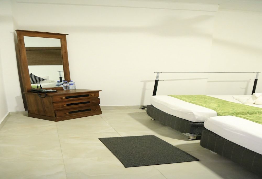 Kandy City Rooms & Hostel Budget Twin Room with Common Bath 10