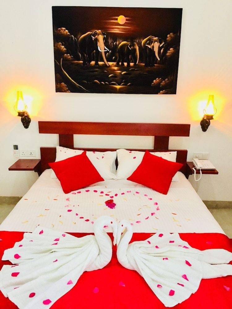 Family Room with Pool View - Free Airport Pickup & Drop