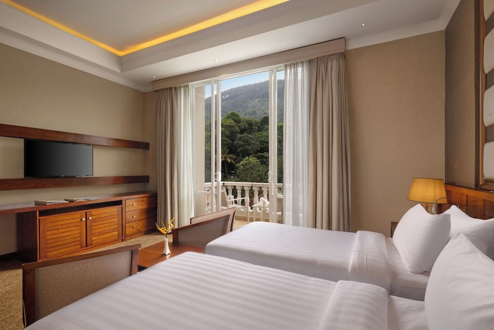 The Golden Crown Hotel Deluxe Double or Twin Room, Non Smoking 2