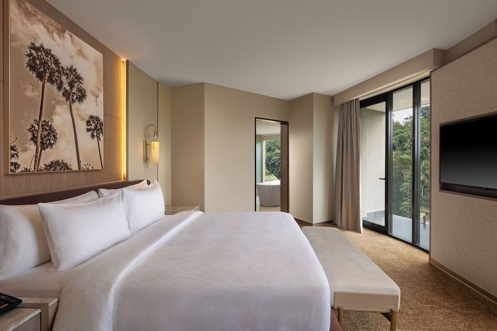 undefined The Golden Crown Hotel 3