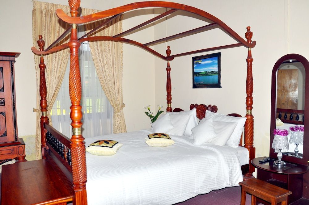 Chelthnam Bungalow Family Double Room 2