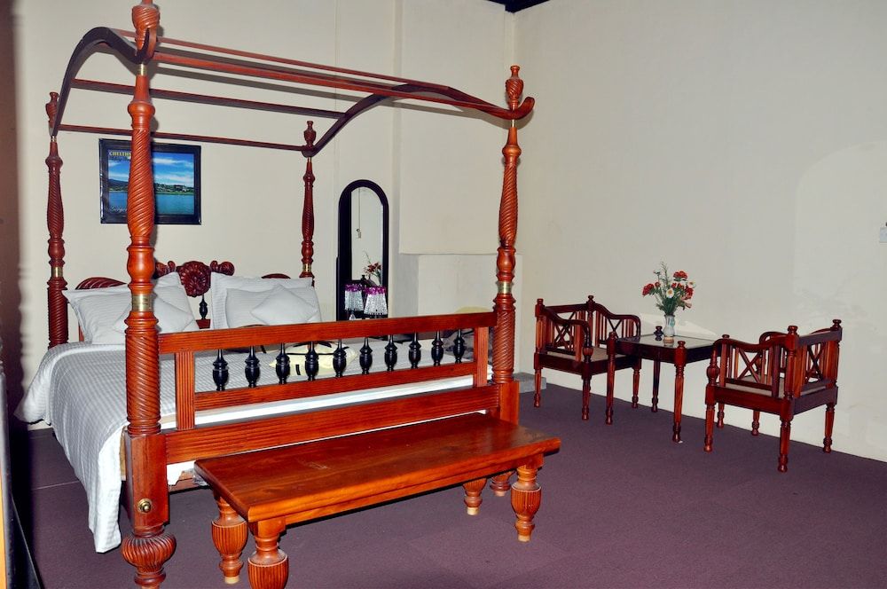 Chelthnam Bungalow Deluxe Triple Room 3