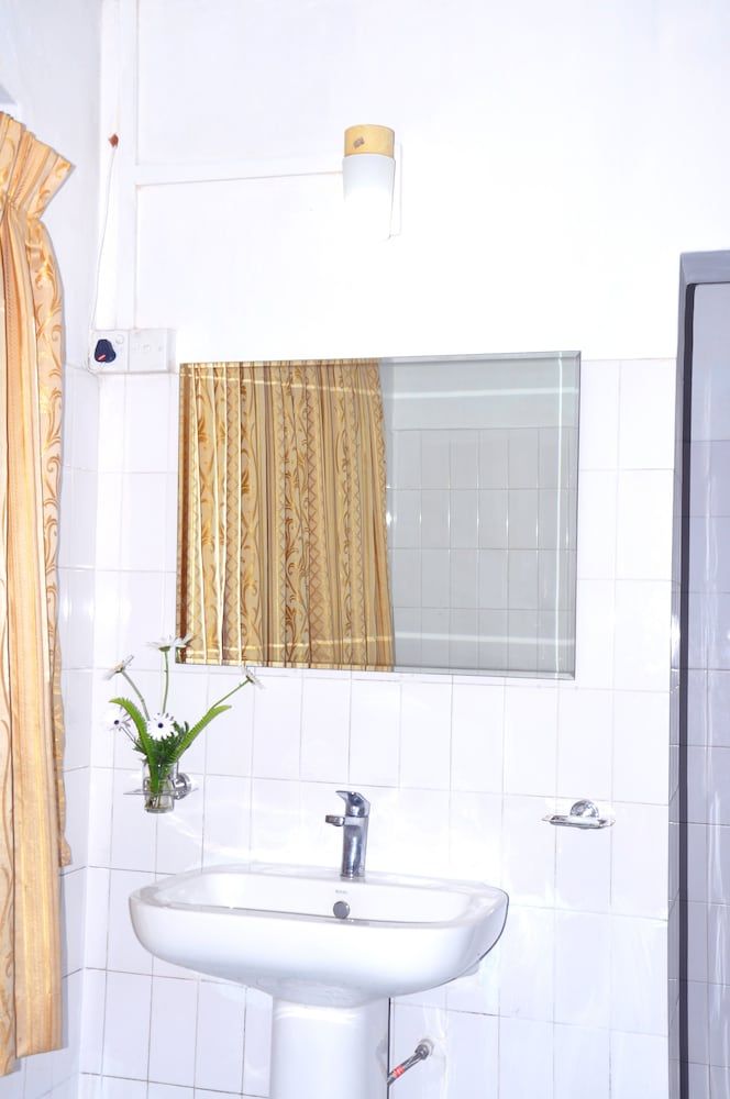 Chelthnam Bungalow Deluxe Double Room 5