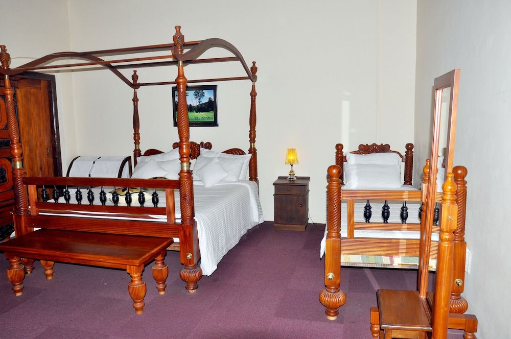 Chelthnam Bungalow Deluxe Triple Room 2