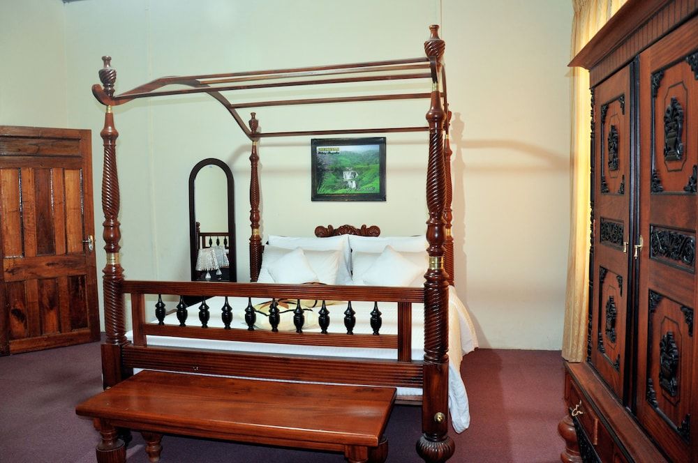 Chelthnam Bungalow Deluxe Double Room 3