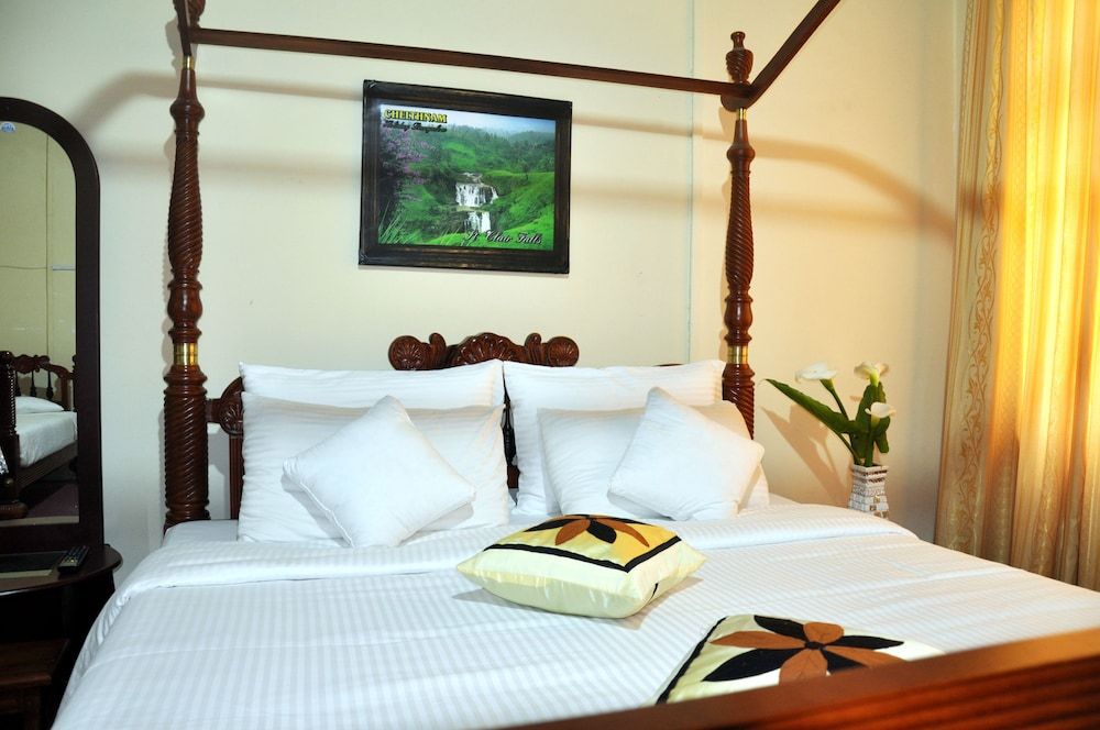 Chelthnam Bungalow Deluxe Double Room 2