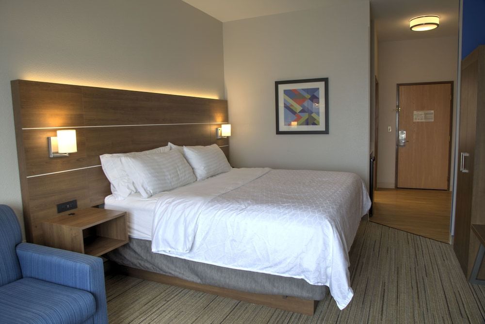 Room, 1 King Bed, Accessible, Non Smoking (Hearing, Mobility Tub)