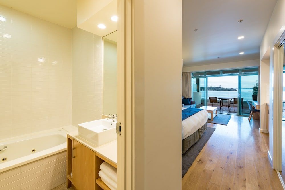 Paihia Beach Resort & Spa Hotel Spa Studio, Ocean View (Fourth Floor) 7