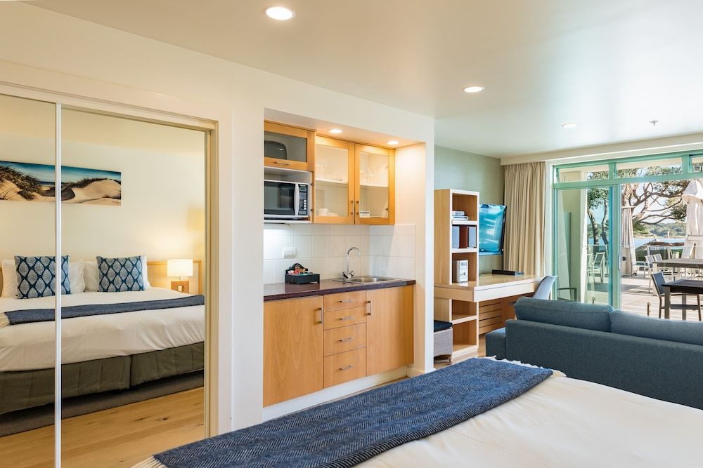 Paihia Beach Resort & Spa Hotel Poolside Studio, Ocean View (First Floor) 3