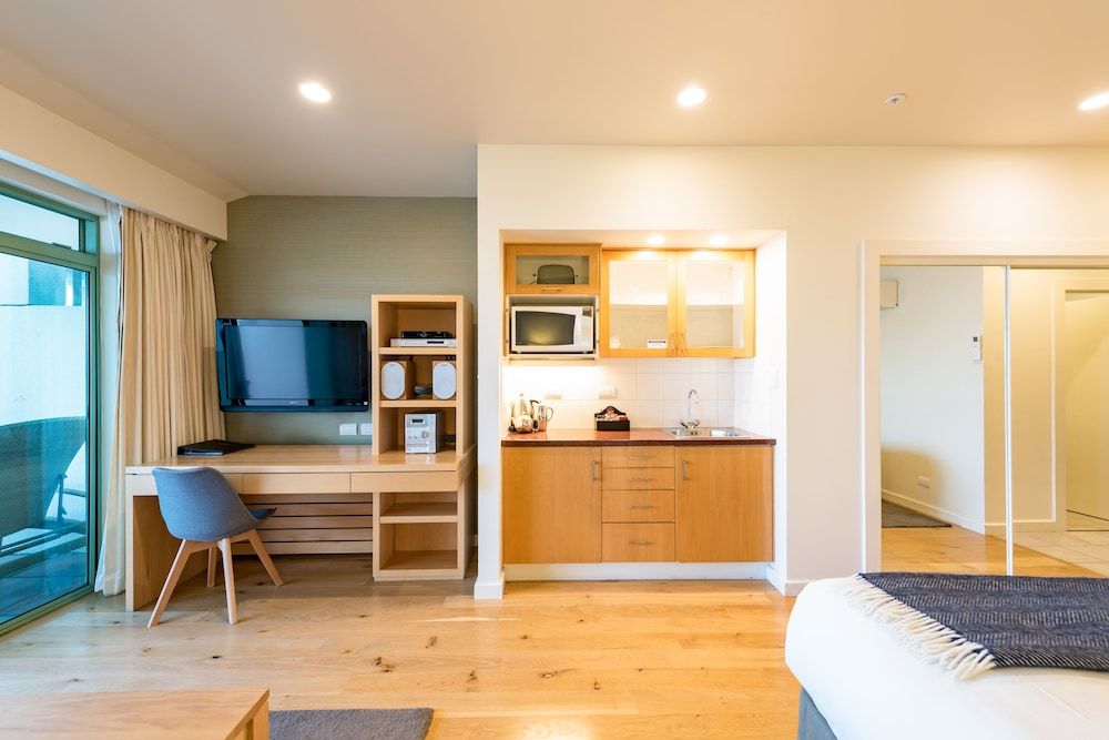 Paihia Beach Resort & Spa Hotel Spa Studio, Ocean View (Fourth Floor) 9